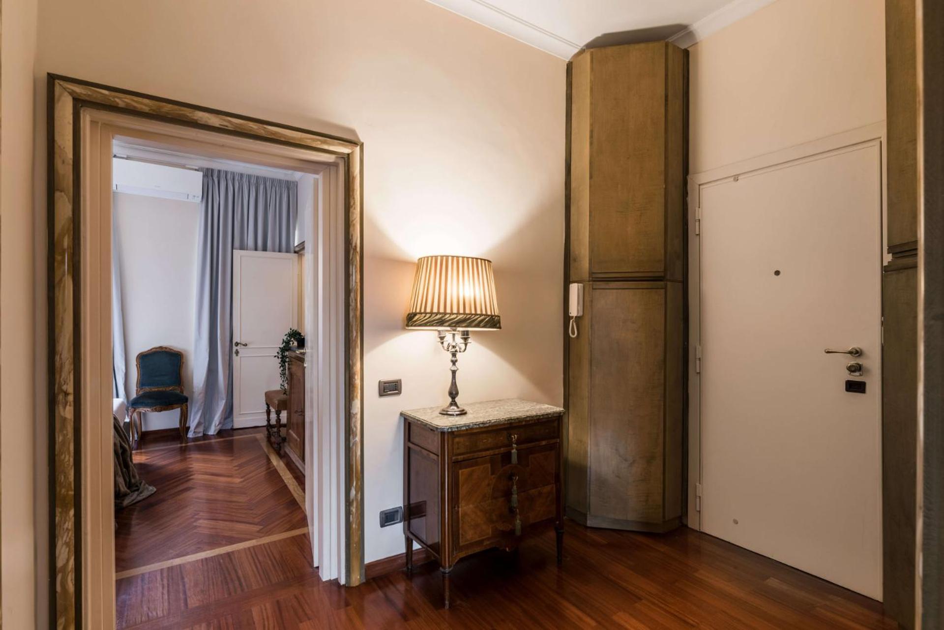 The Rent - One-bedroom In A Quiet, Classically Styled Corner Near The Quirinale Appartamento *
