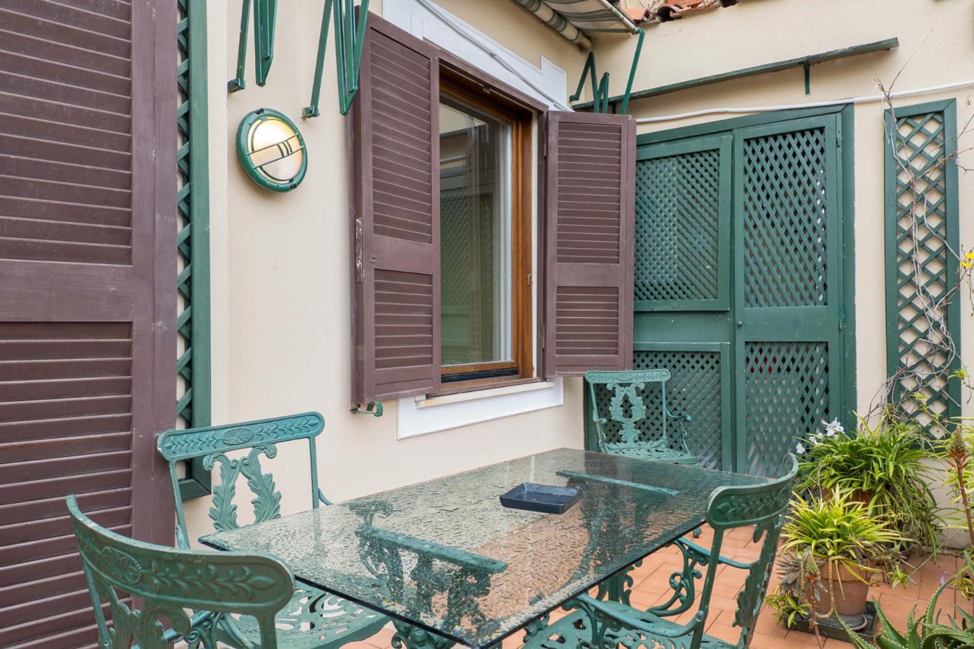The Rent - One-bedroom In A Quiet, Classically Styled Corner Near The Quirinale * Roma