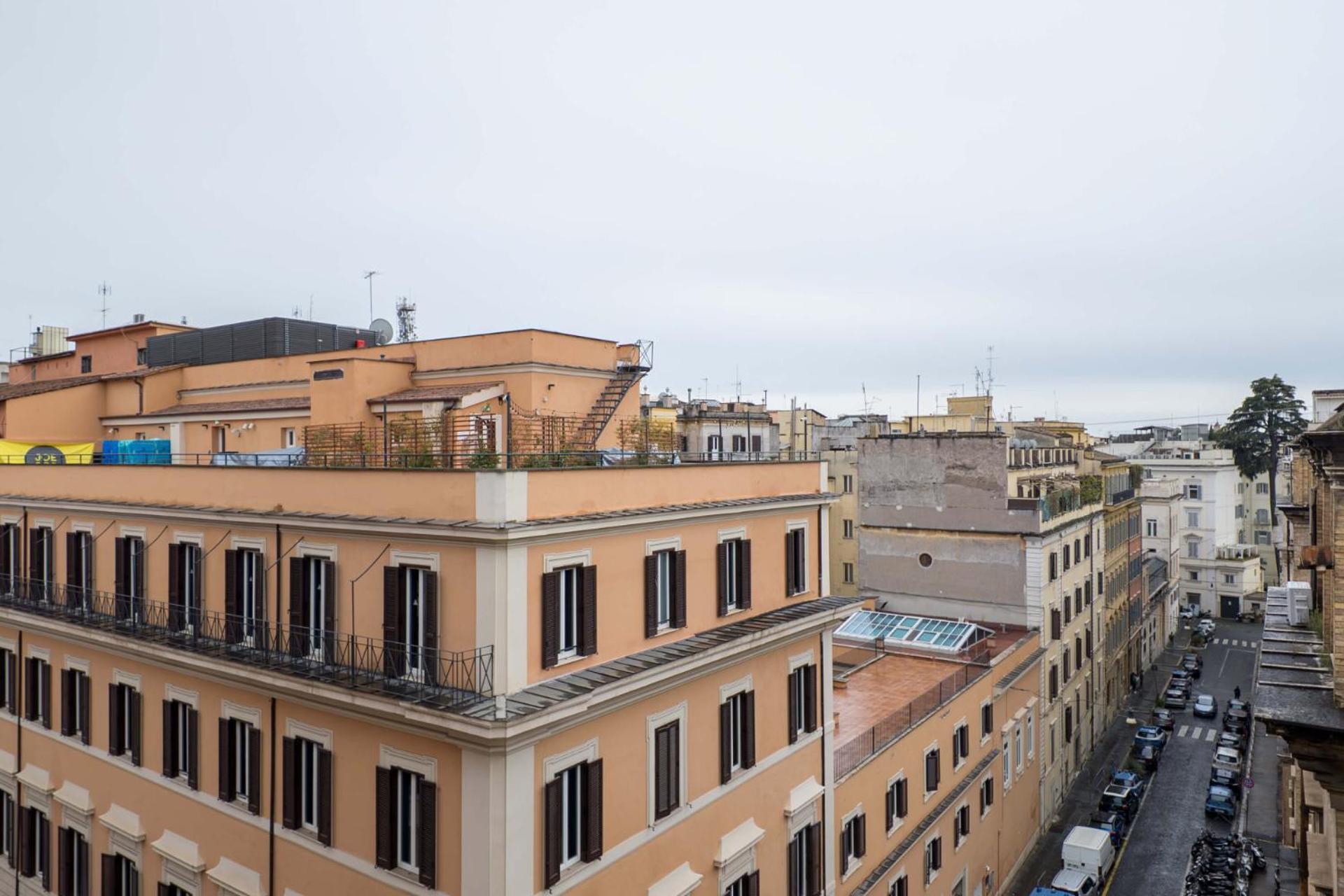 The Rent - One-bedroom In A Quiet, Classically Styled Corner Near The Quirinale * Roma